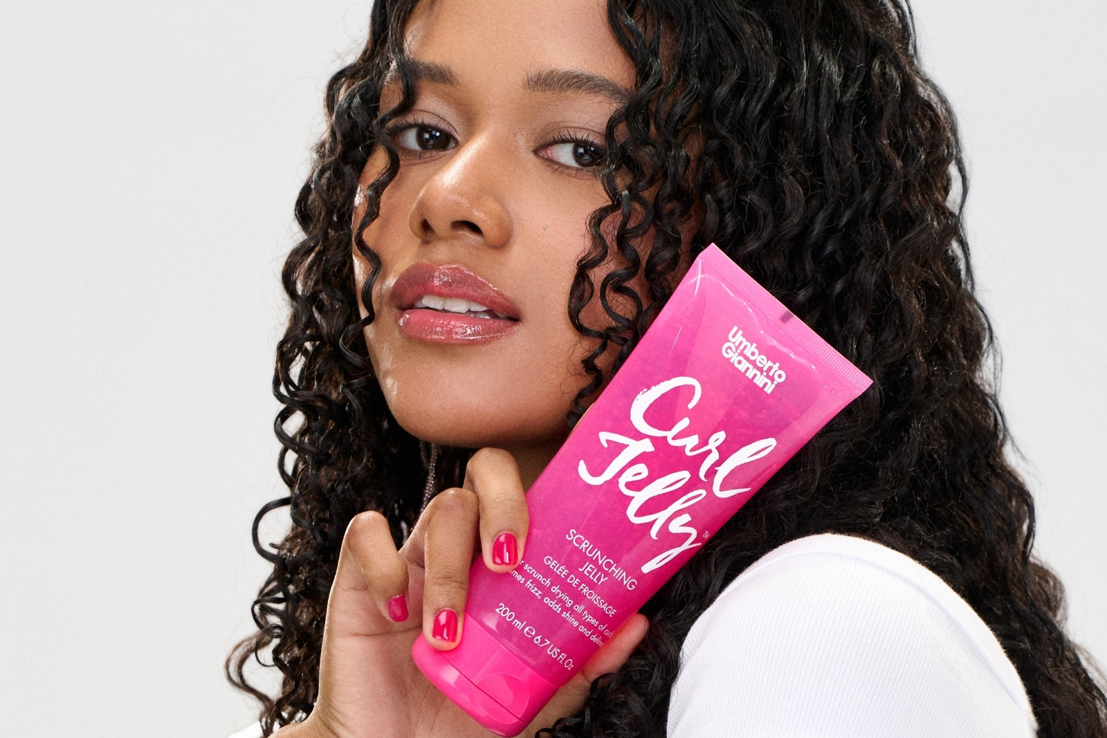 Buklelerinizi Serbest Bırakın: Curl Jelly Neden Dünya Çapında Efsane Oldu?